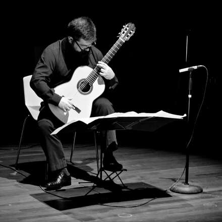 [F.C. Lo Prado] Concierto 12. Salut für Lachenmann! Nueva música para dos guitarristas.