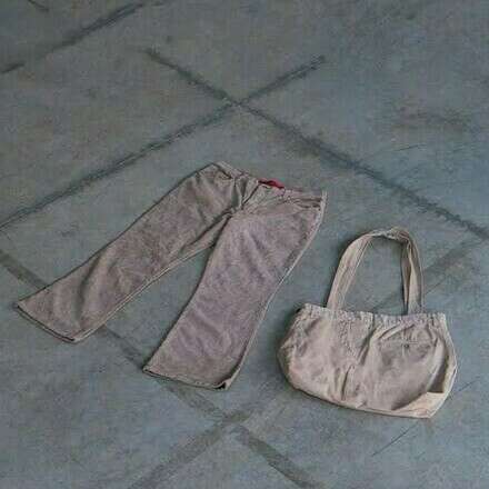 Taller del pantalón a la tote tag junto Al Acecho 