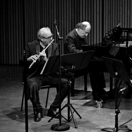 [C. C. Carabineros de Chile] Sounds of the Forest
