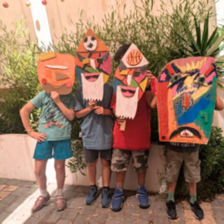 Taller Máscaras en cartón junto a Tamara Leal 