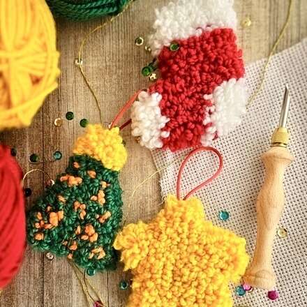 Bordemos adornos navideños con aguja mágica junto a Sin Enredos 
